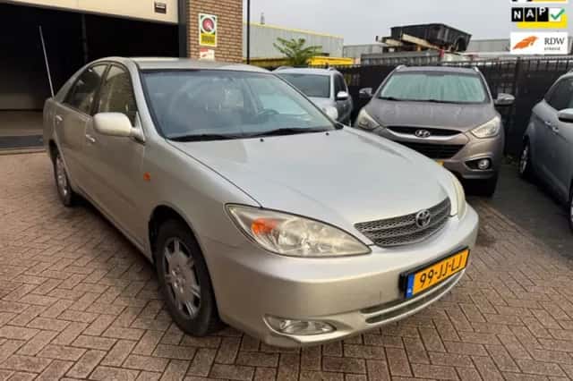 Toyota Camry (2002) thumbnail 1
