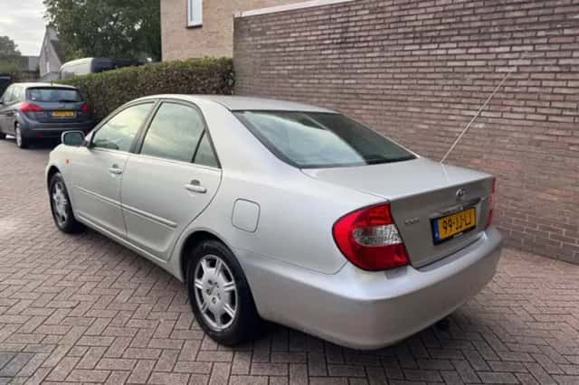 Toyota Camry (2002) thumbnail 2