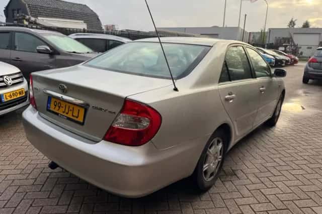 Toyota Camry (2002) thumbnail 4