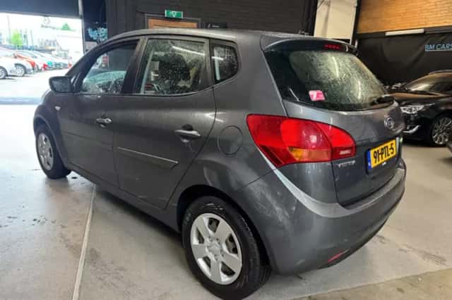 Kia Venga (2011) thumbnail 2