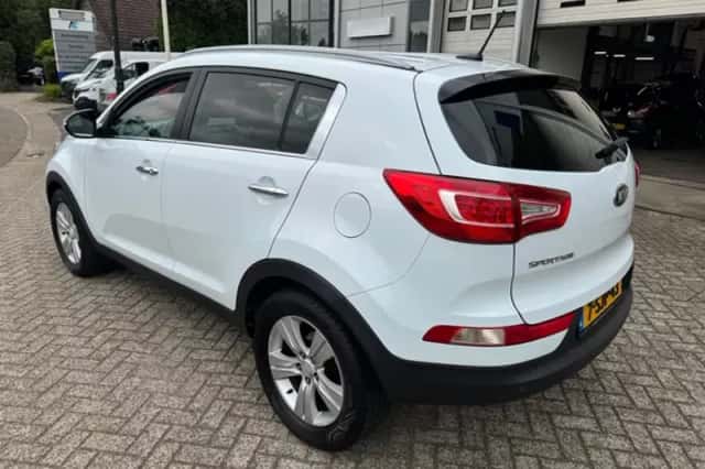 Kia Sportage (2013) thumbnail 3