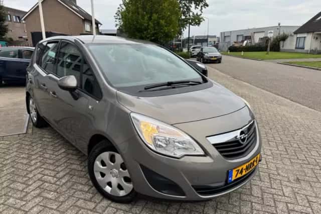 Opel Meriva (2010) thumbnail 2