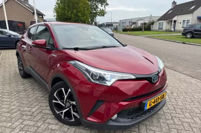 Toyota C-HR (2019) thumbnail 2