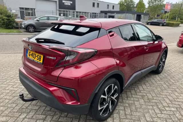 Toyota C-HR (2019) thumbnail 5