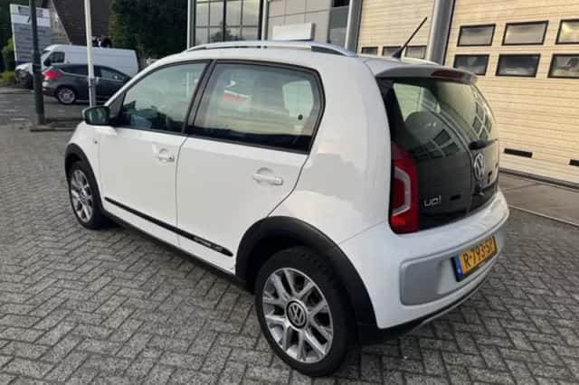 Volkswagen Up! (2013) thumbnail 3