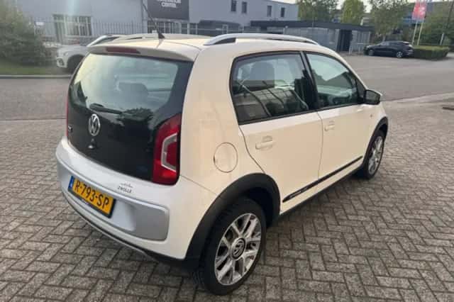 Volkswagen Up! (2013) thumbnail 5