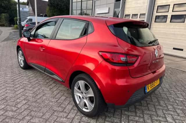 Renault Clio (2015) thumbnail 3