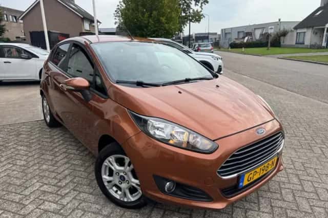 Ford Fiesta (2014) thumbnail 2