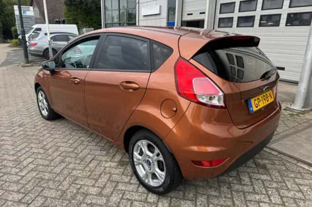 Ford Fiesta (2014) thumbnail 3