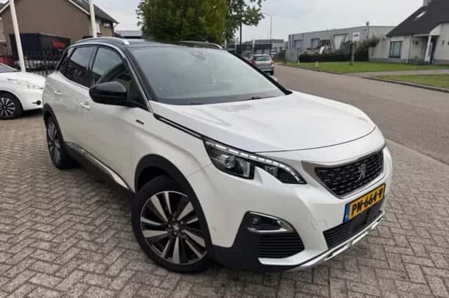 Peugeot 3008 (2017) thumbnail 2