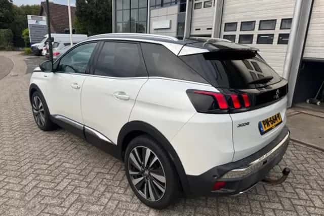 Peugeot 3008 (2017) thumbnail 3