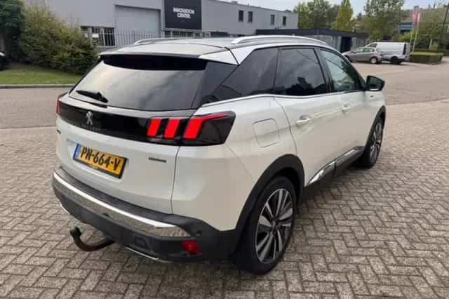 Peugeot 3008 (2017) thumbnail 5