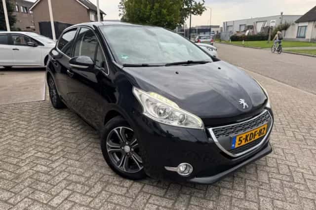 Peugeot 208 (2013) thumbnail 2