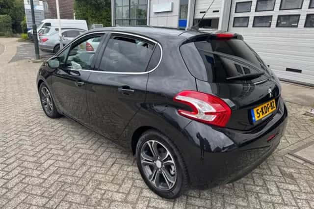 Peugeot 208 (2013) thumbnail 3