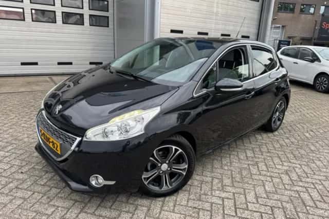 Peugeot 208 (2013) thumbnail 6