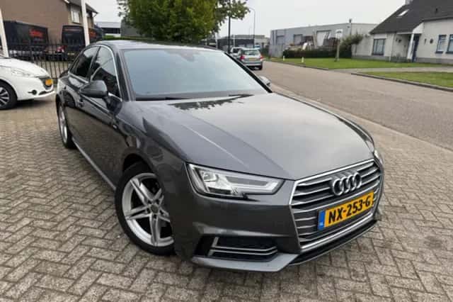 Audi A4 (2017) thumbnail 2