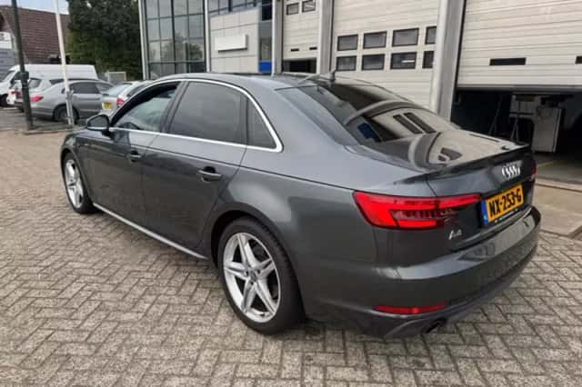 Audi A4 (2017) thumbnail 3