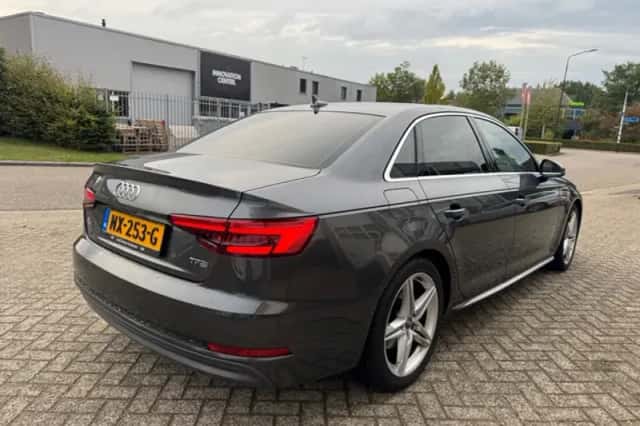 Audi A4 (2017) thumbnail 5