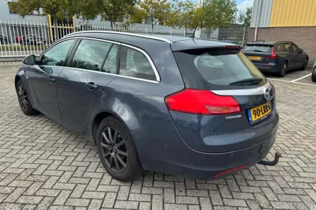 Opel Insignia (2010) thumbnail 2