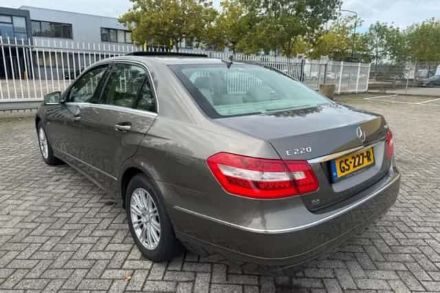 Mercedes-Benz E-Klasse (2009) thumbnail 2