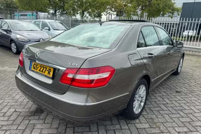 Mercedes-Benz E-Klasse (2009) thumbnail 4