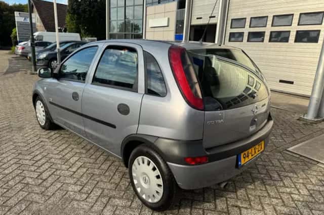 Opel Corsa (2003) thumbnail 3
