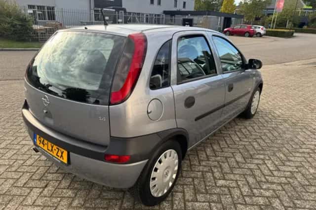 Opel Corsa (2003) thumbnail 5