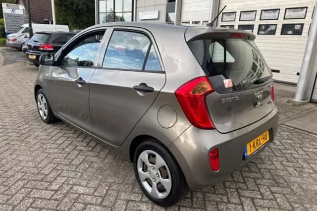 Kia Picanto (2013) thumbnail 3