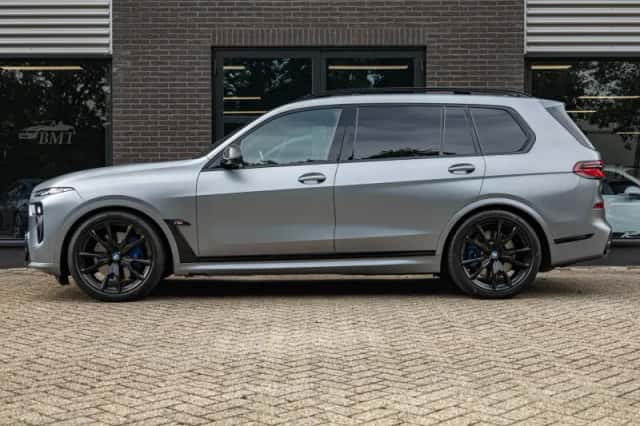BMW X7 (2023) thumbnail 3