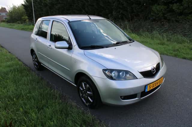 Mazda 2 (2006) thumbnail 3