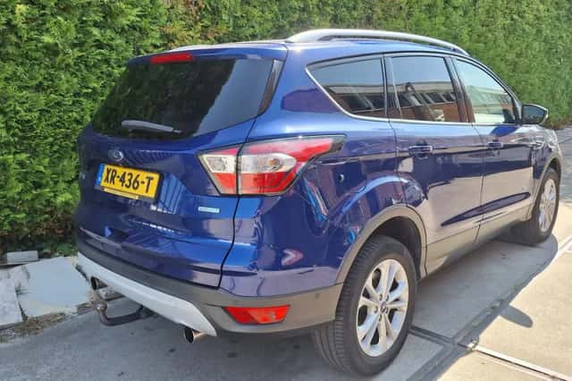 Ford Kuga (2018) thumbnail 4