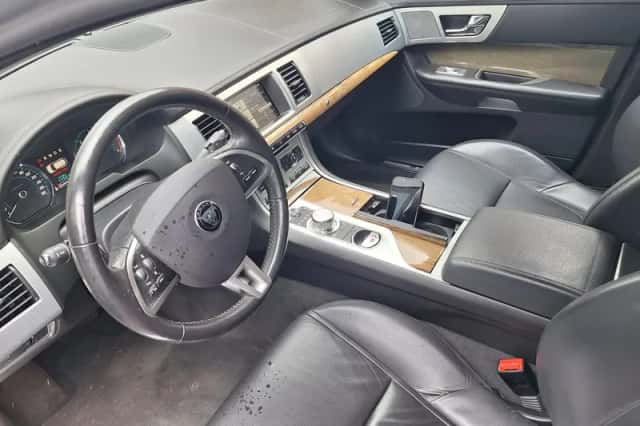 Jaguar XF Sportbrake (2014) thumbnail 5