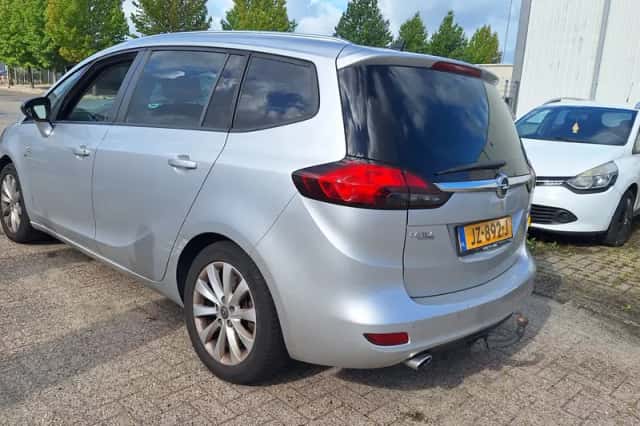 Opel Zafira Tourer (2013) thumbnail 2