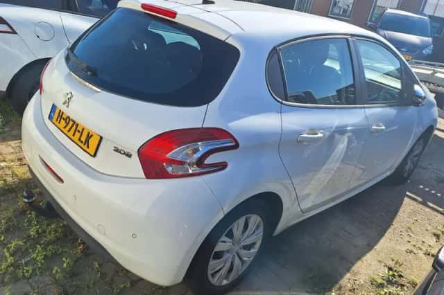 Peugeot 208 (2013) thumbnail 2