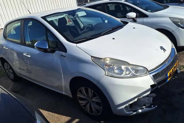 Peugeot 208 (2013) thumbnail 3