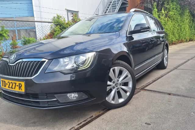 Škoda Superb (2014) thumbnail 1