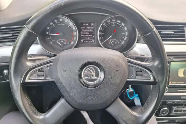 Škoda Superb (2014) thumbnail 3