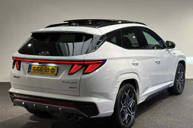Hyundai Tucson (2022) thumbnail 2