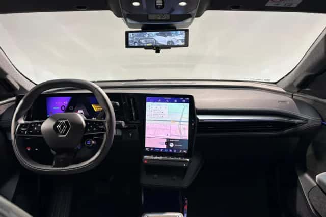 Renault Scenic E-Tech (2025) thumbnail 3