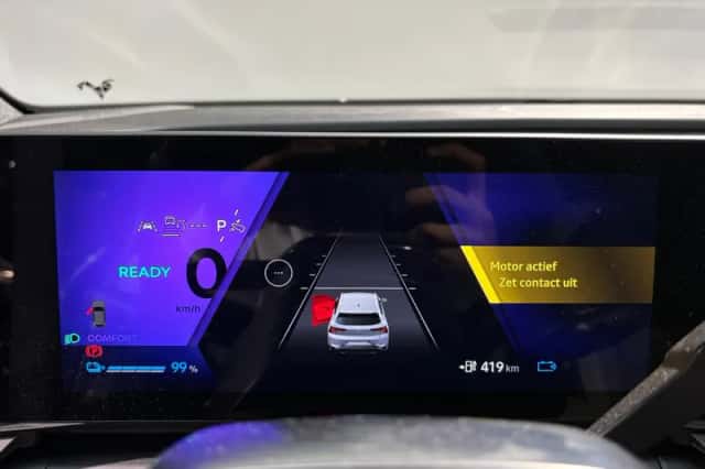 Renault Scenic E-Tech (2025) thumbnail 4