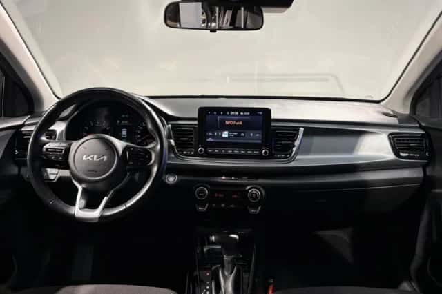 Kia Rio (2023) thumbnail 3