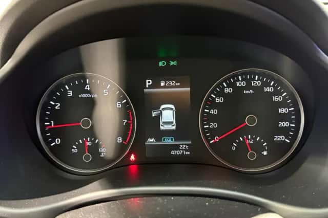Kia Rio (2023) thumbnail 4