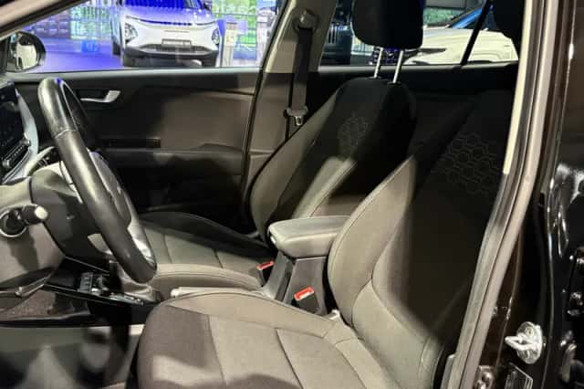 Kia Rio (2023) thumbnail 5