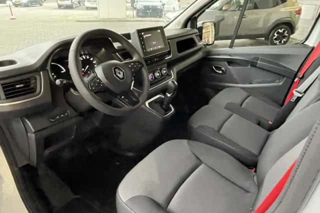 Renault Trafic (2025) thumbnail 3