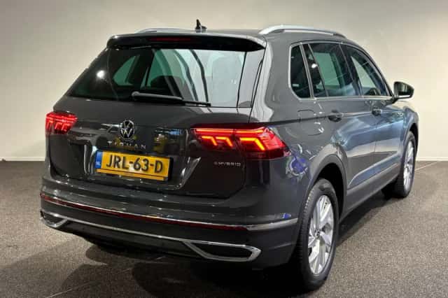 Volkswagen Tiguan (2023) thumbnail 2