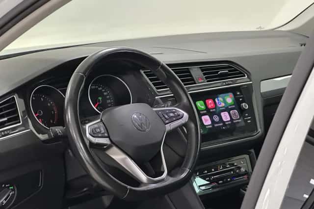 Volkswagen Tiguan (2021) thumbnail 3