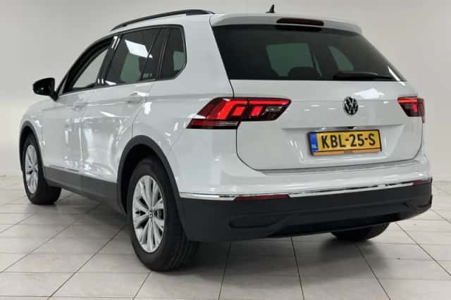 Volkswagen Tiguan (2021) thumbnail 6