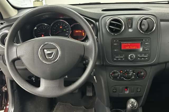 Dacia Sandero (2016) thumbnail 3