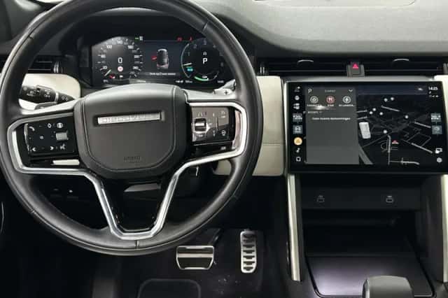 Land Rover Discovery Sport (2024) thumbnail 3