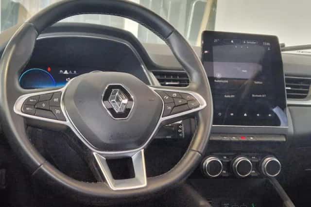 Renault Captur (2021) thumbnail 3